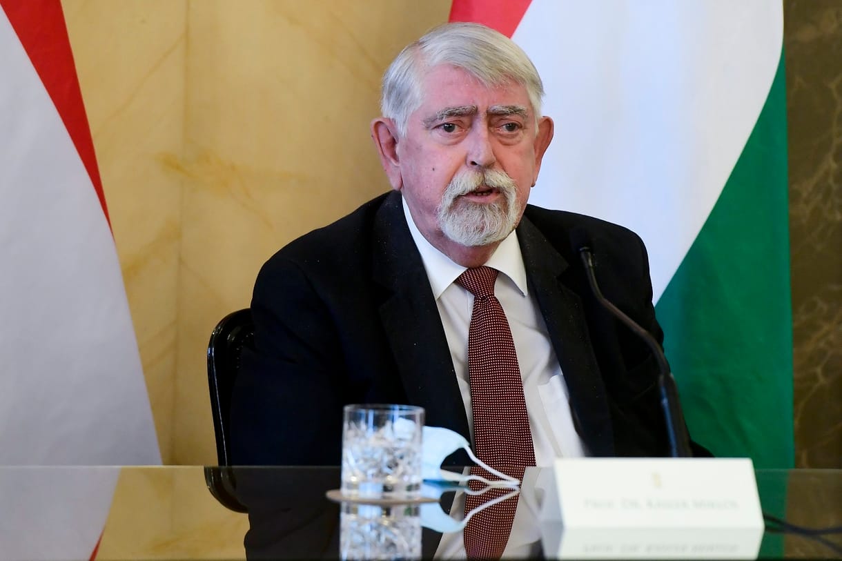 Kásler: Már szerdán dönthet a kormány a harmadik oltásról