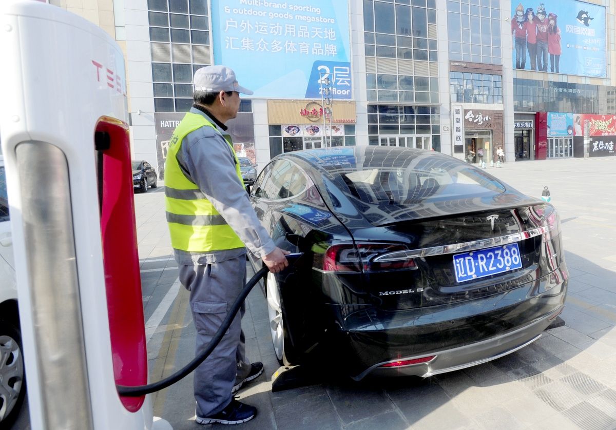 Mostantól pénzt kér a Tesla azért, amit eddig ingyen adott