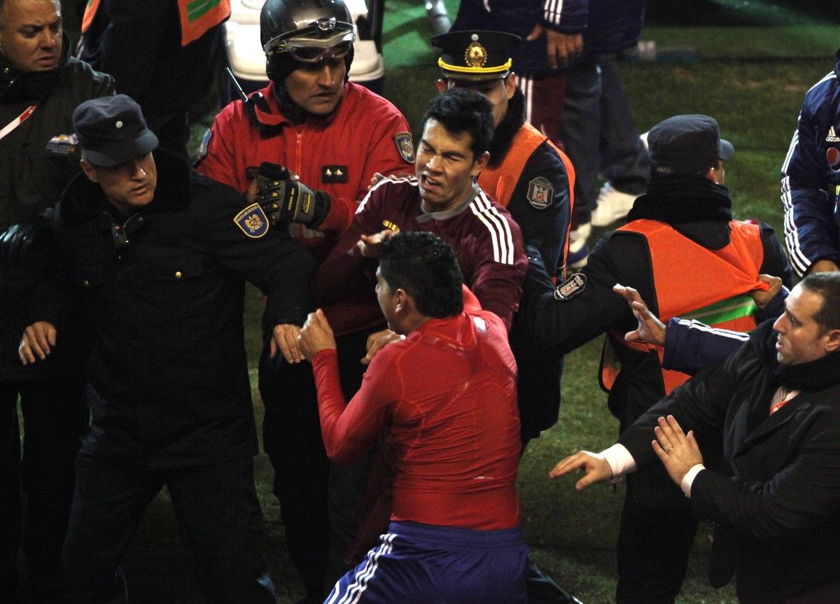 Videó: összeverekedtek a játékosok és edzők a Copa Americán