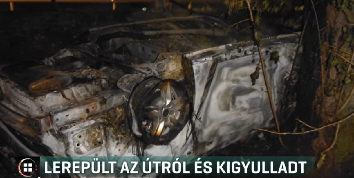 Lerepült az útról és teljesen kiégett egy autó az M35-ösön