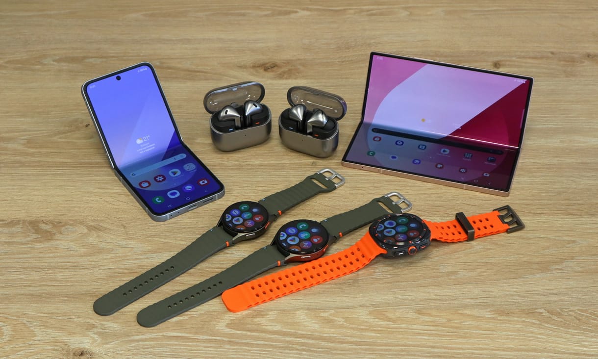 Indul a Samsung úthengere: kezünkben a legújabb hajlítható képernyős mobilok, órák és fülesek