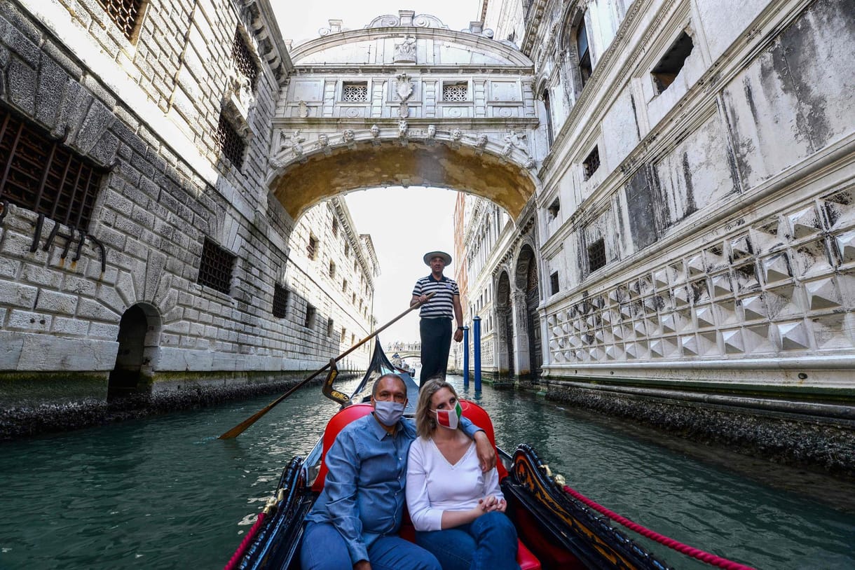 A túlsúlyos turisták miatt szabályozzák újra a velencei gondolázást