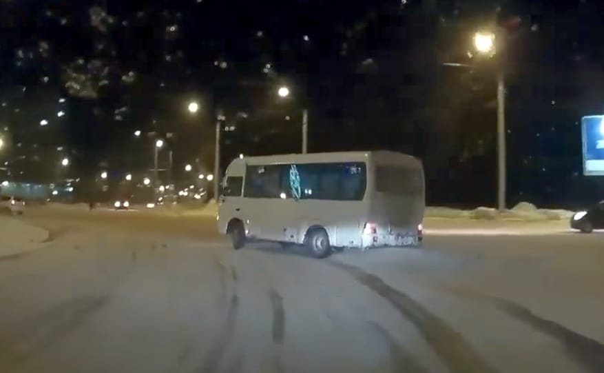 A driftelés egy busszal igazán jó móka – videó