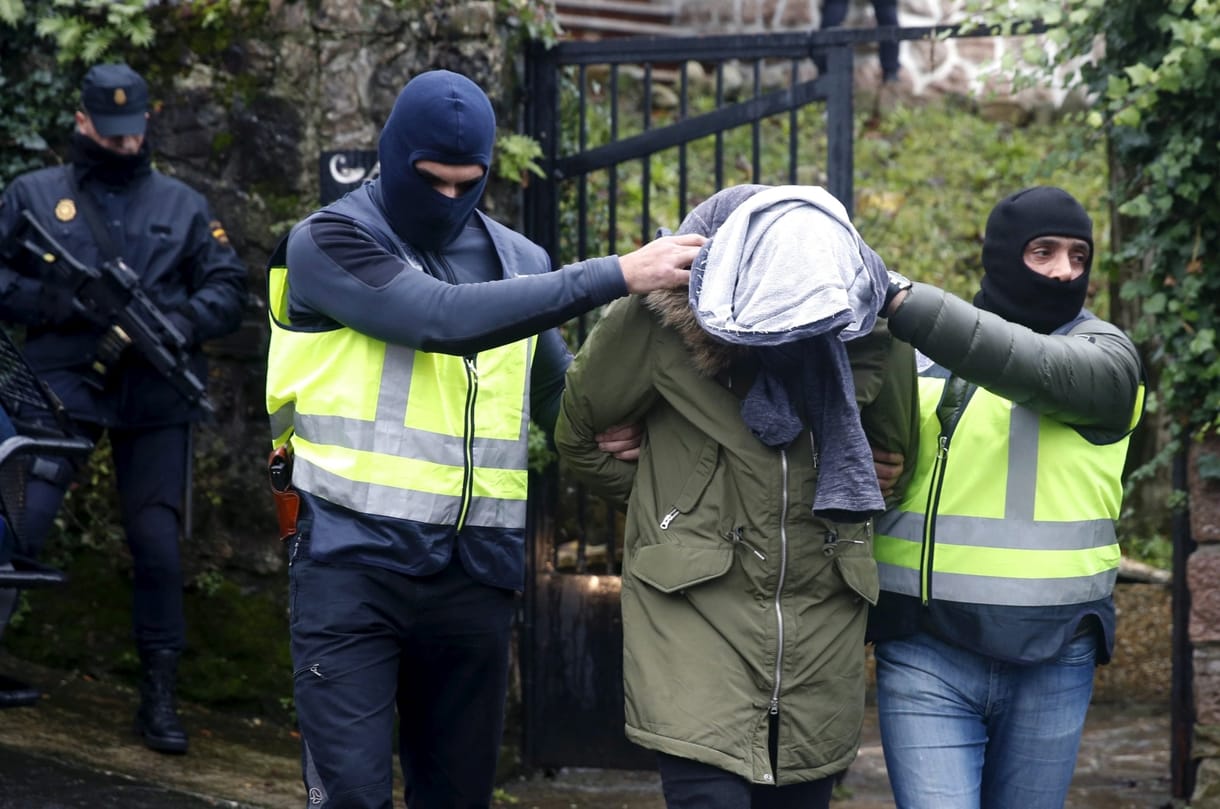 Törökország megkezdi az Iszlám Állam terroristáinak visszaküldését Európába