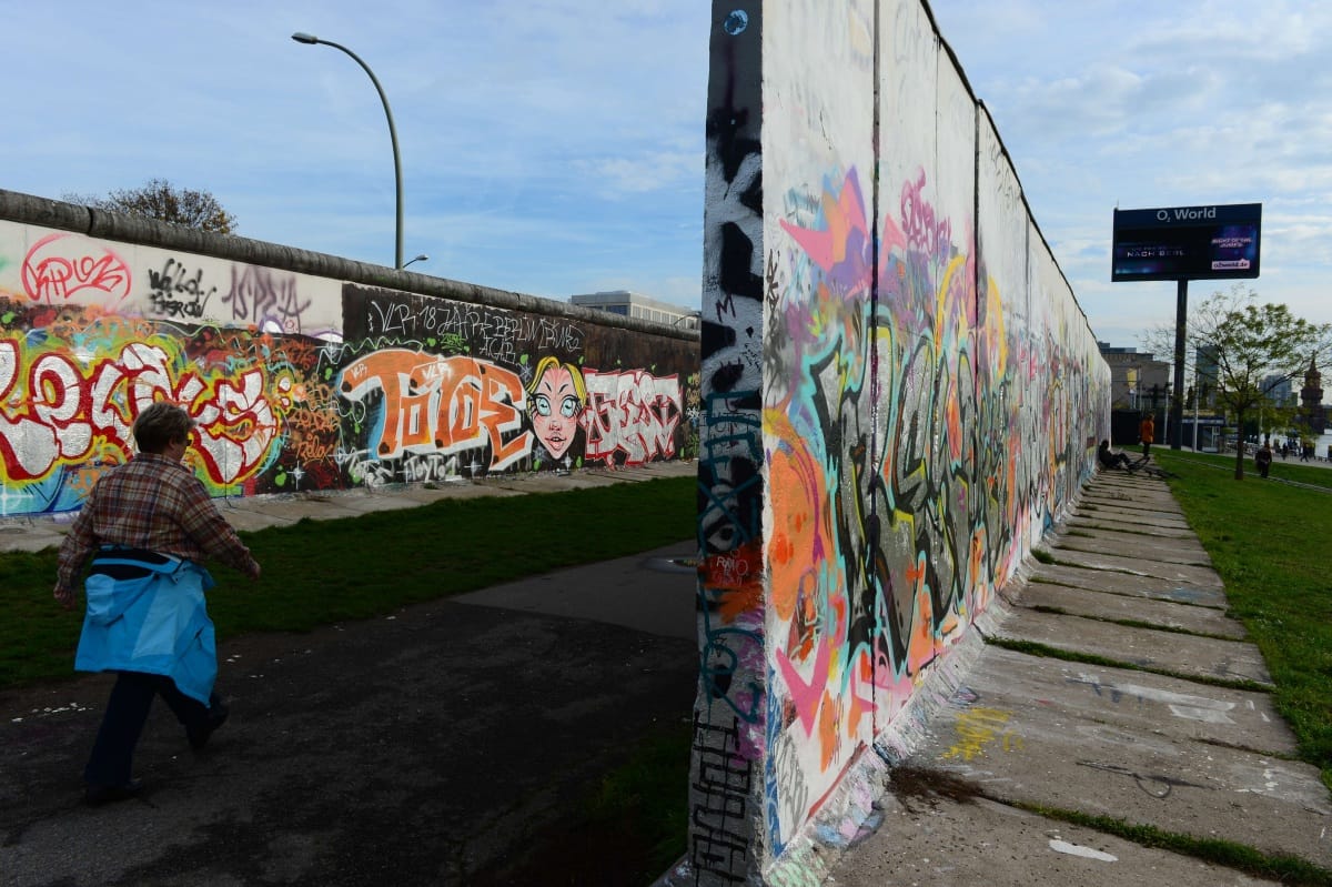 „Az NDK temetése első osztályú temetés volt” – 25 éve omlott le a berlini fal