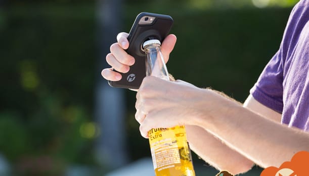 Nem hat rá a gravitáció, de nem csak emiatt irigyelhetné MacGyver ezt a telefontokot