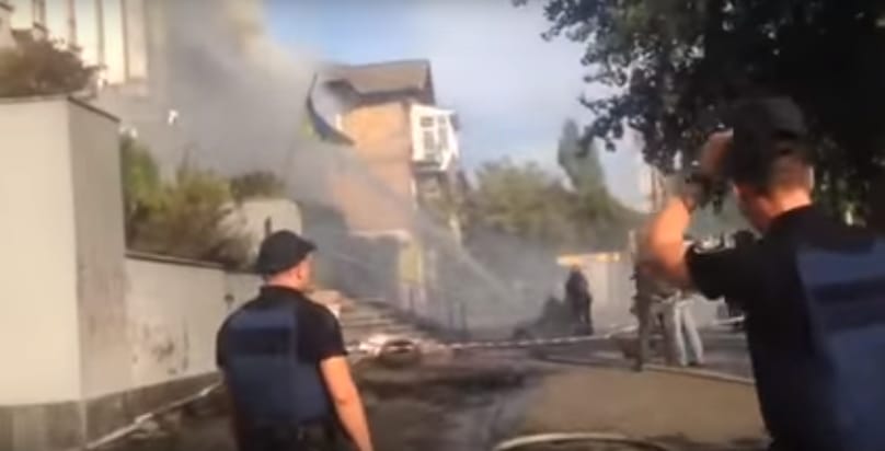 Felgyújtottak Kijevben egy oroszbarát tévét, öten megsérültek - videó