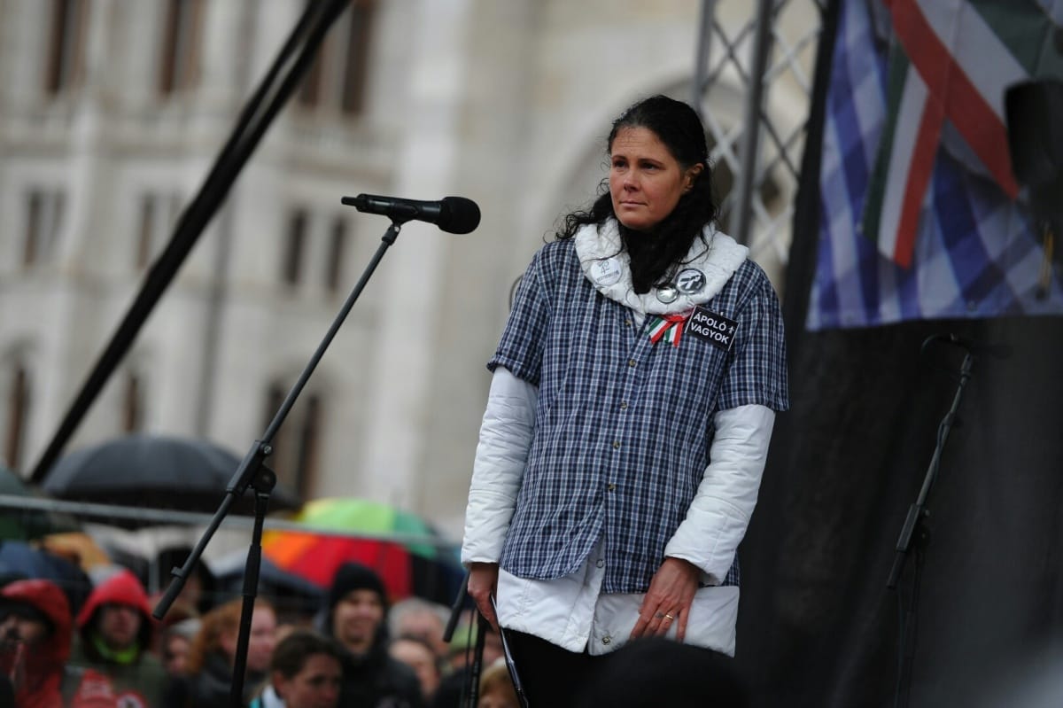 Sándor Mária civileket hívott a kórházak elé péntekre