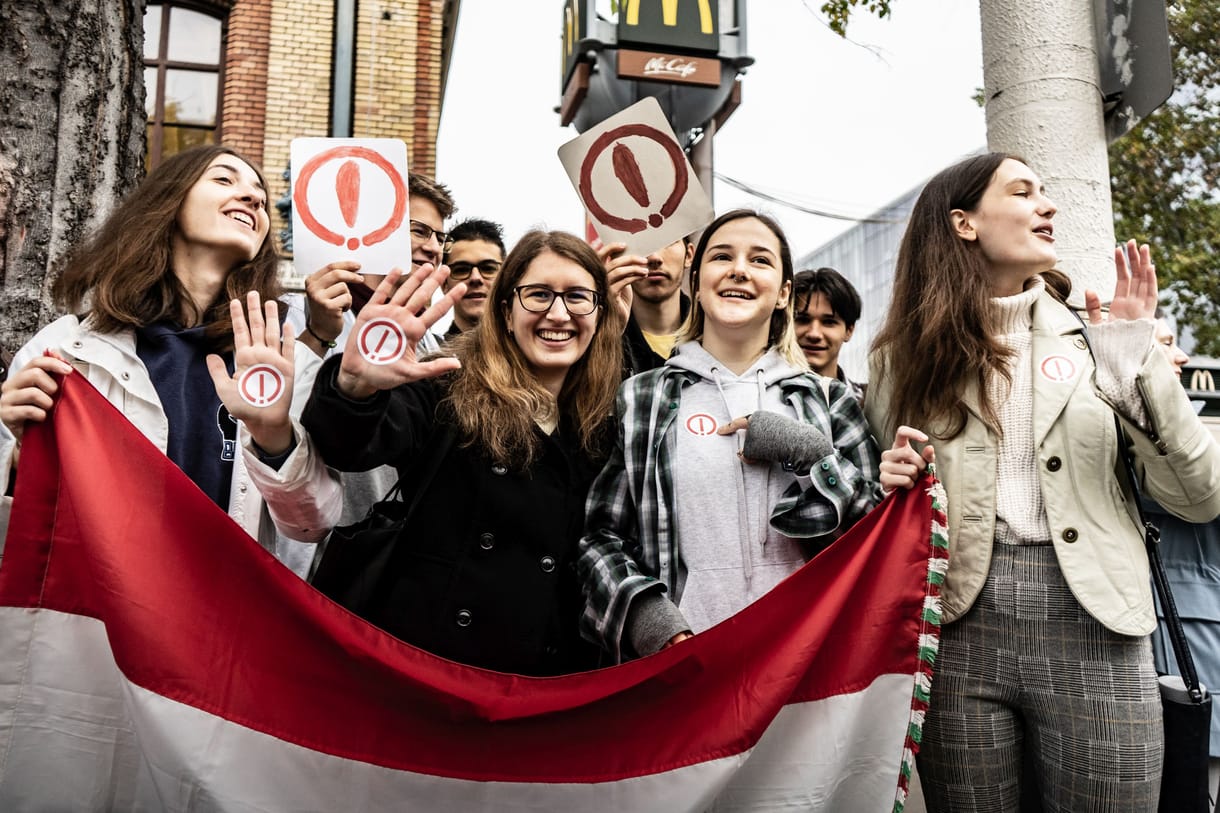 Élőlánccal indul a péntek, ismét az oktatásért tüntetnek 