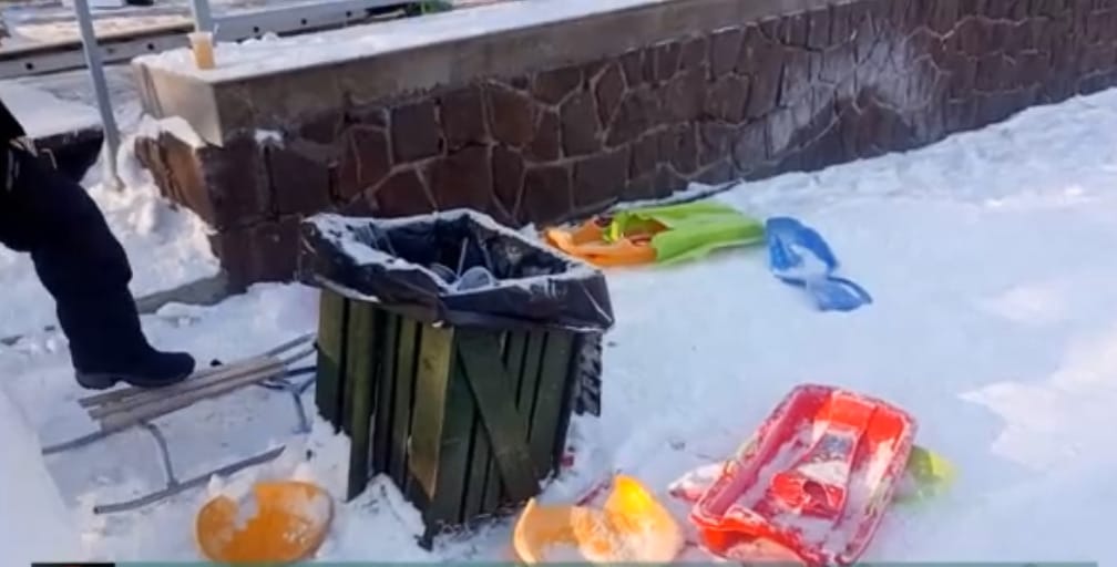 Elborította a műanyagszemét a Kékestetőt a hétvégén