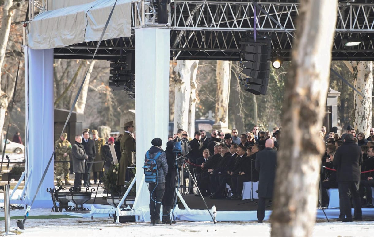 Két idézet olvasható Andy Vajna síremlékén