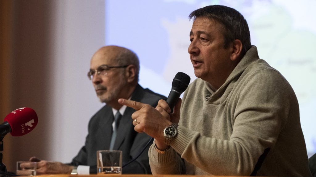 Szobrot kapott Bayer Zsolt a Pozsonyi úton, nem épp egy rajongó csinálta