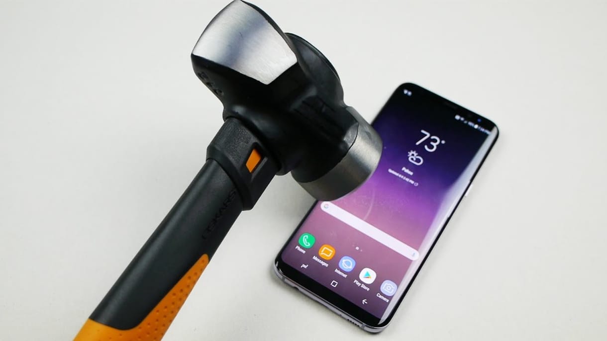 Karcolták és ütötték: ennyire ellenálló a Galaxy S8