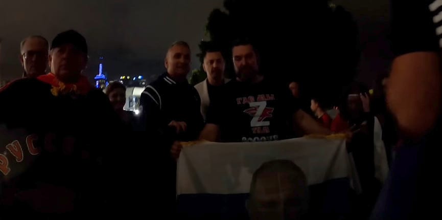 Putyin-támogatókkal pózolt Novak Djokovic apja