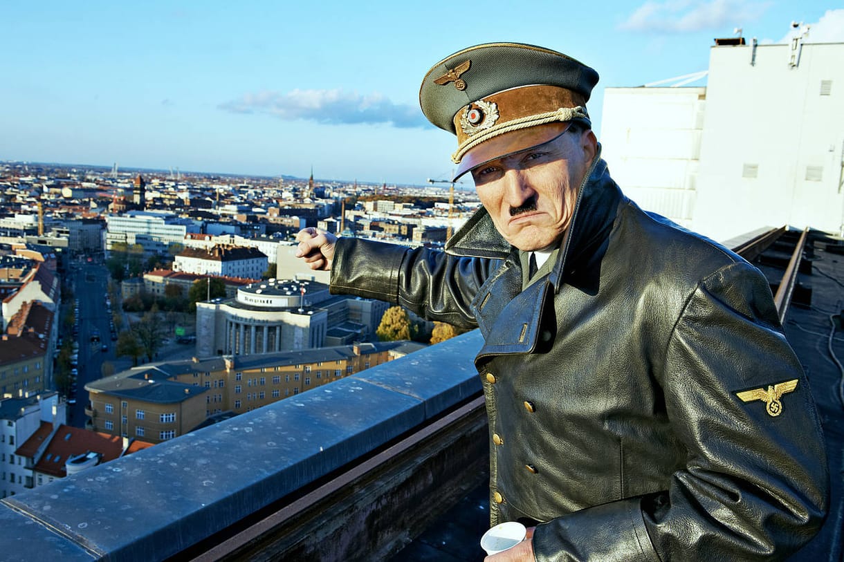 Ölelték és ütötték a Hitler-film főszereplőjét
