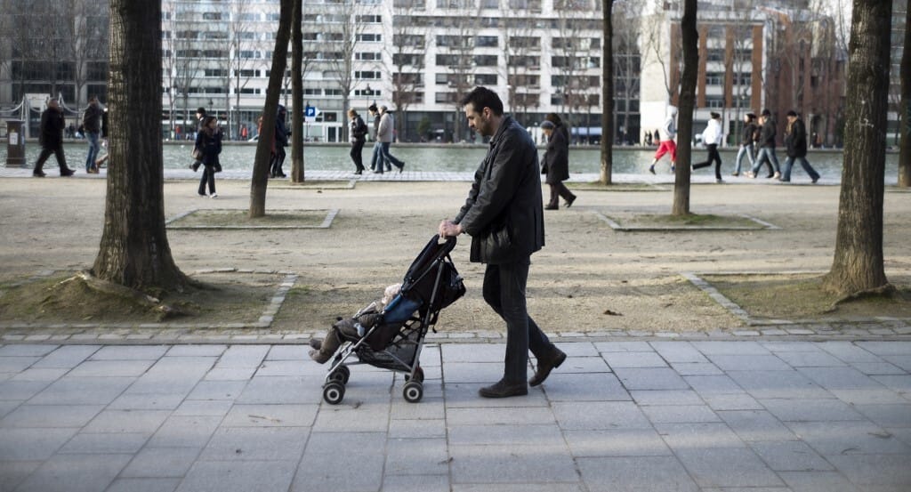 „Van, aki csak annyit érez, hogy otthon elviselhetetlen a helyzet” – férfiszorongások a családban