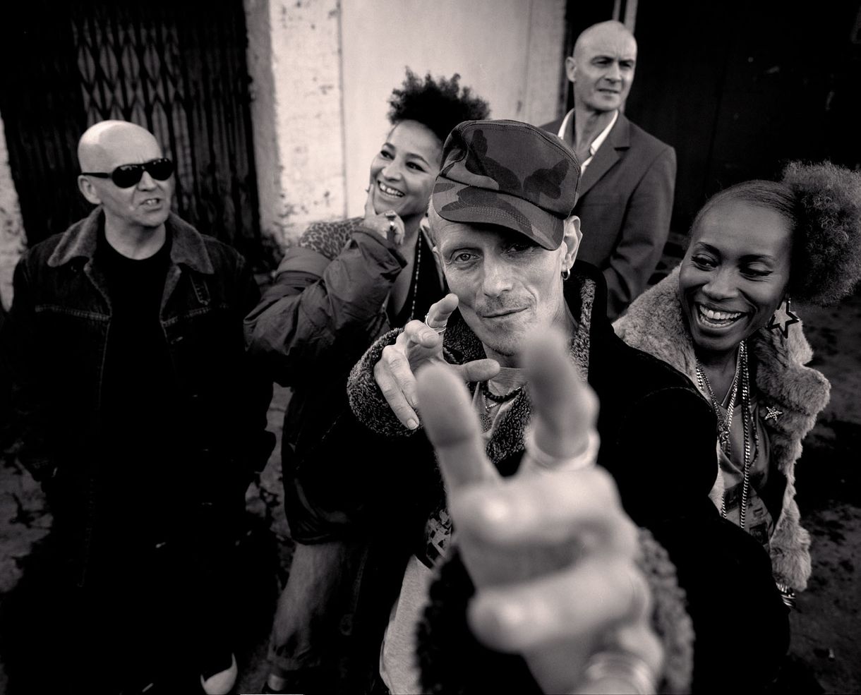 „Szerencsére nem hülyültem meg” – Stereo MC’s-interjú