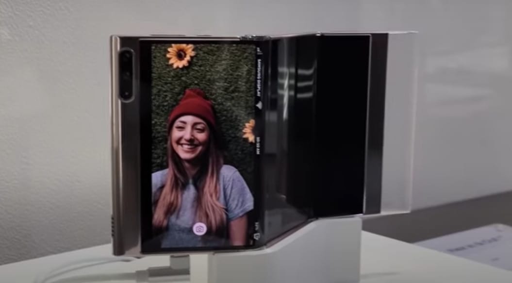 Videó: már működőképes a Samsung többszörösen hajtható kijelzője