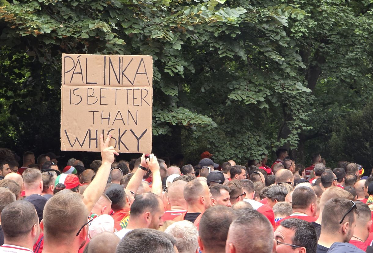 „Pálinka is better than whiskey” – így vonultak a magyar szurkolók a skótok elleni meccsre