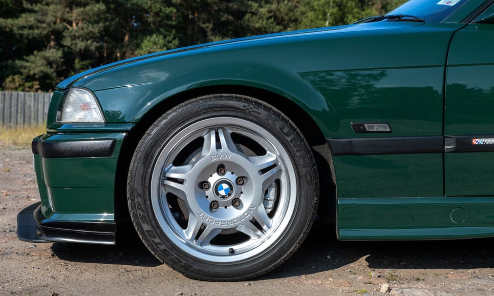 Zöld fényezéssel csábít vásárlásra ez a 28 éves ritka BMW M3 GT