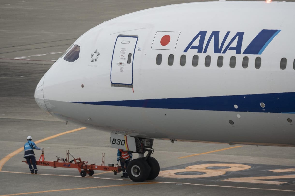 Úgy szállt fel egy Boeing repülő, hogy repedt volt az ablak a pilótafülkében