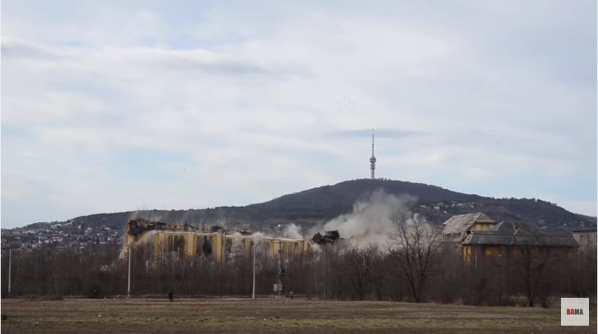 Robbantással csináltak helyet a Pécsre tervezett kómaközpontnak – videó