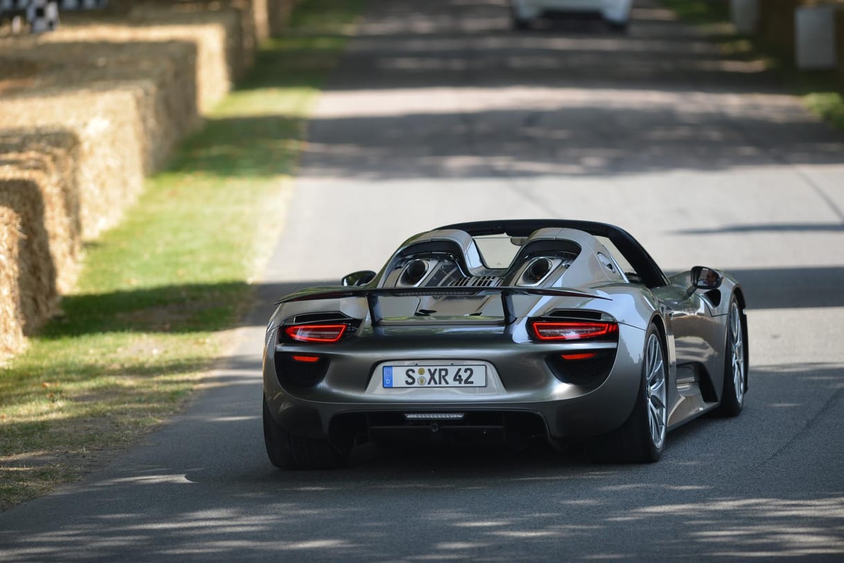 Megmuttata magát a Porsche szuperhibridje
