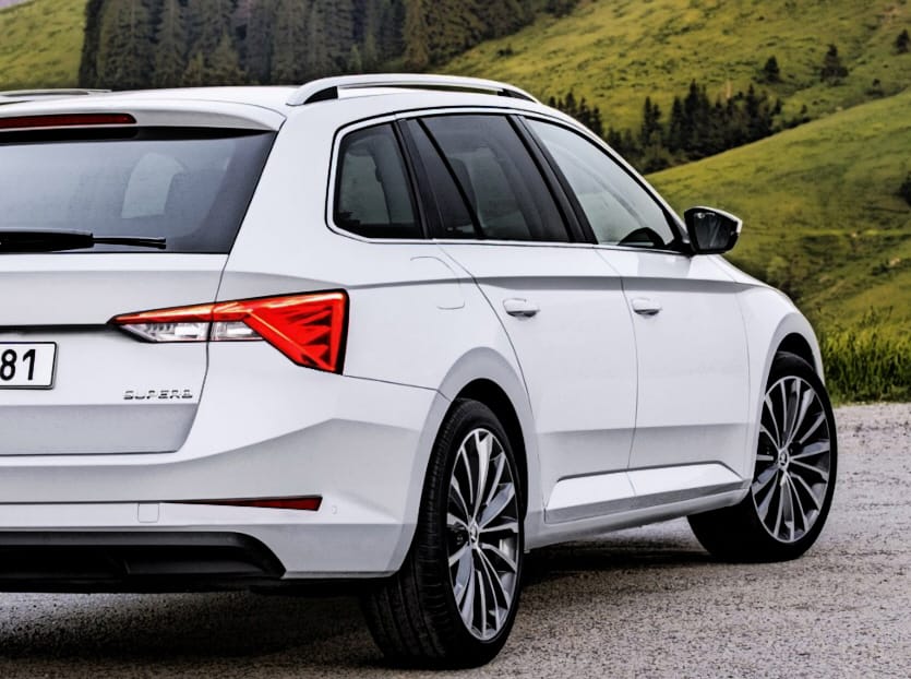 Jön az első hibrid Skoda