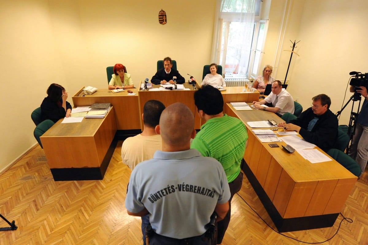 Két évet kapott a Röszkénél kocsisorba hajtó kamionos