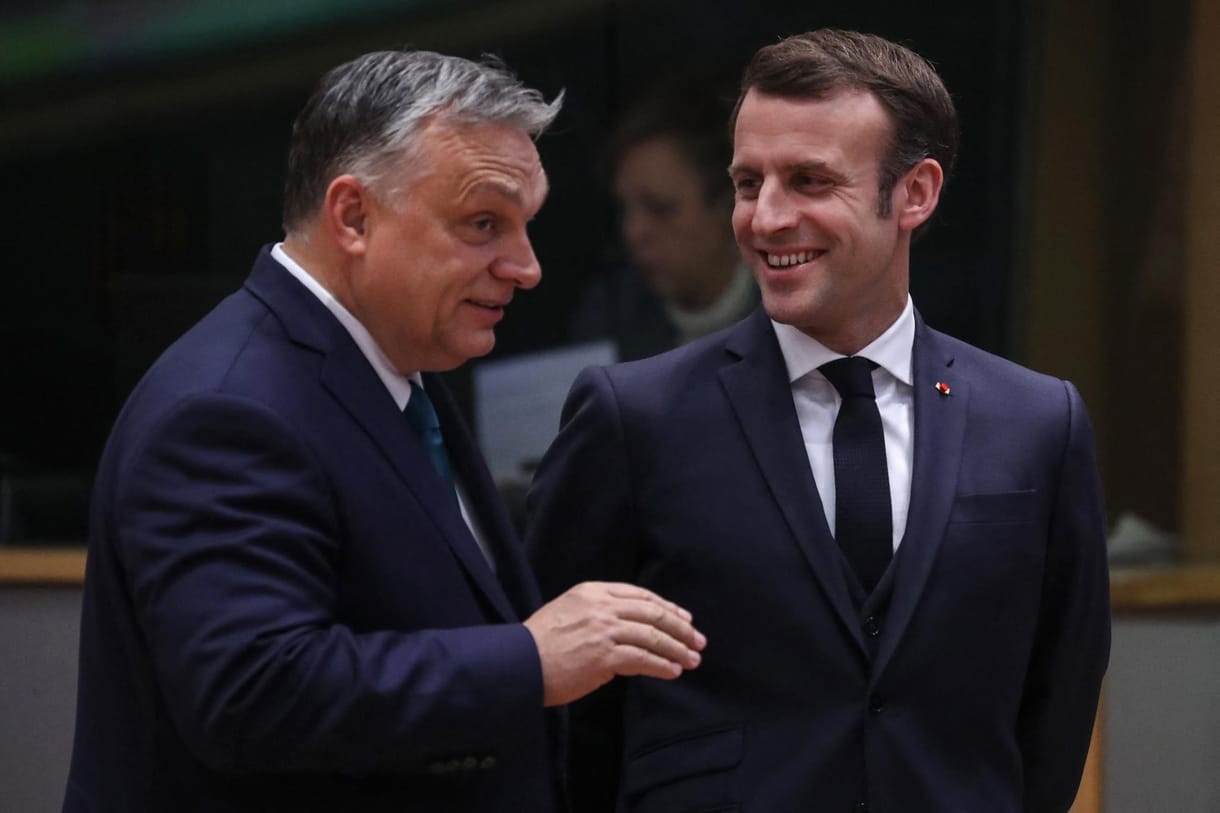 Ezért jön Macron Budapestre