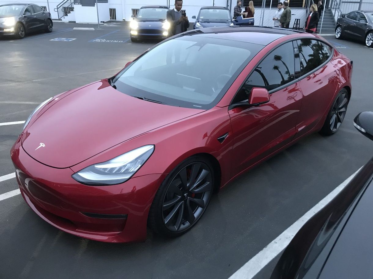 Elérte a napi ezret a Tesla Model 3 típusának a gyártása