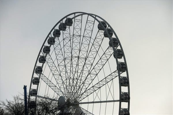 Így szerelik szét a Budapest Eye-t - fotók