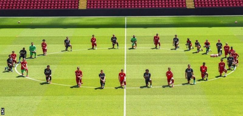 Letérdeltek a Liverpool-játékosok és szolidaritást vállaltak az amerikai tüntetőkkel