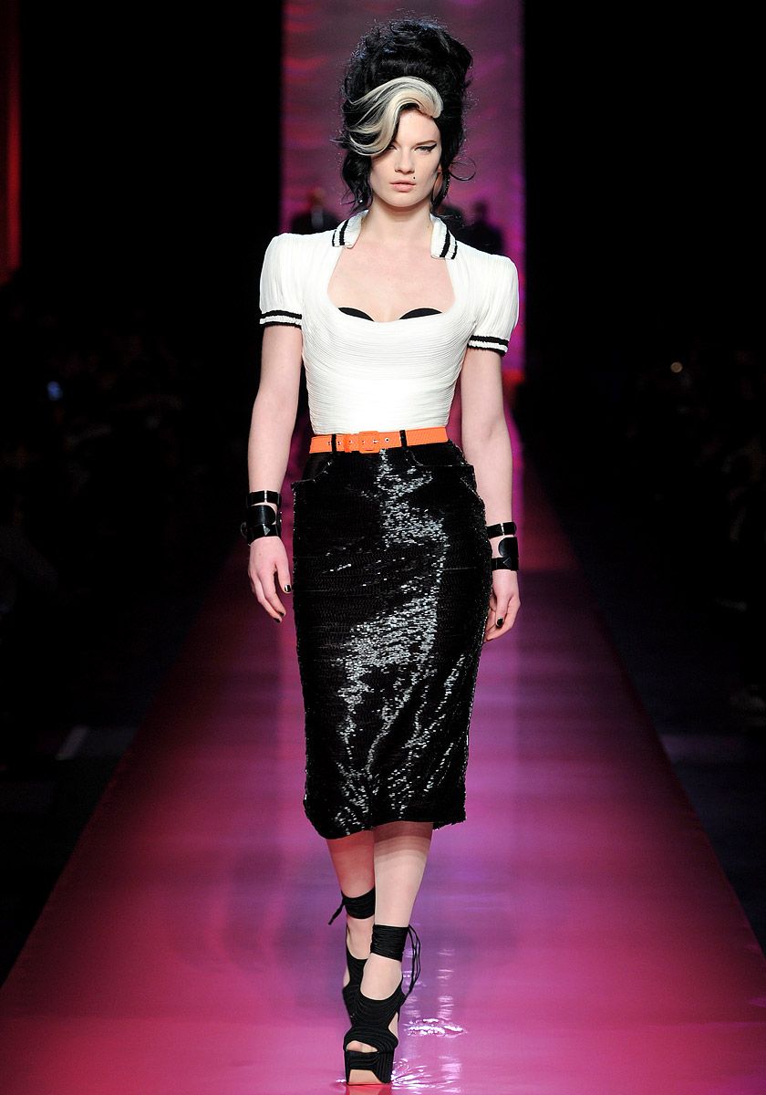 Jean Paul Gaultier visszavarázsolta Amy Winehouse-t a kifutóra (videó)