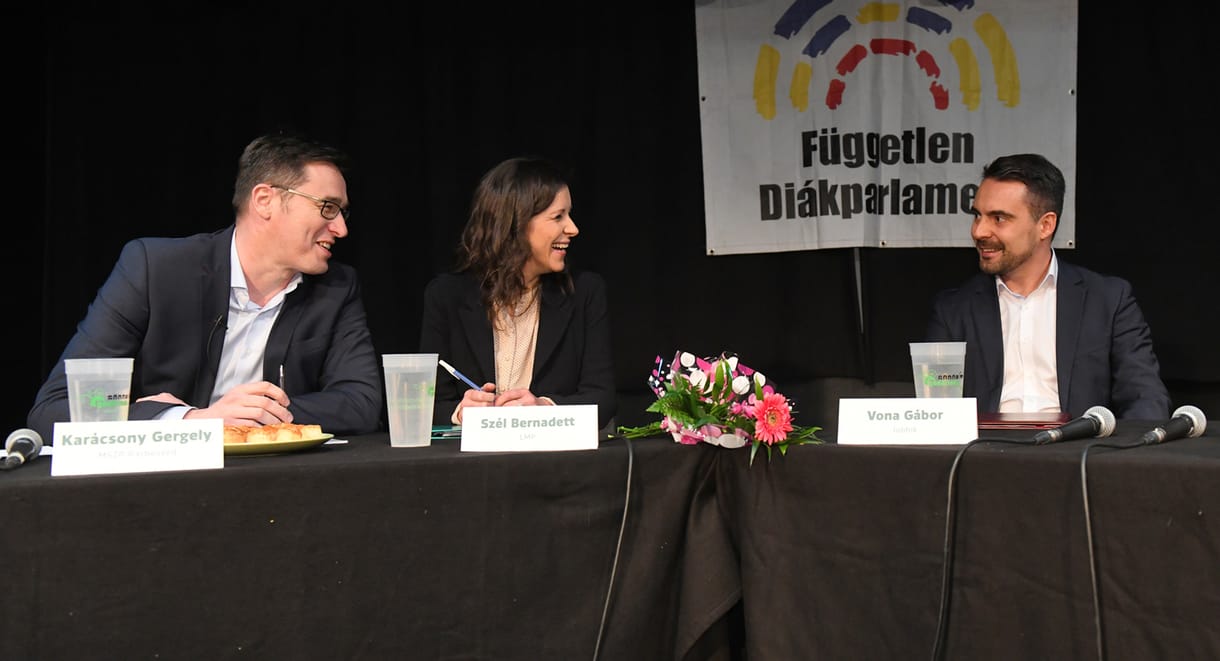 Forradalomba hívta a diákokat Szél Bernadett