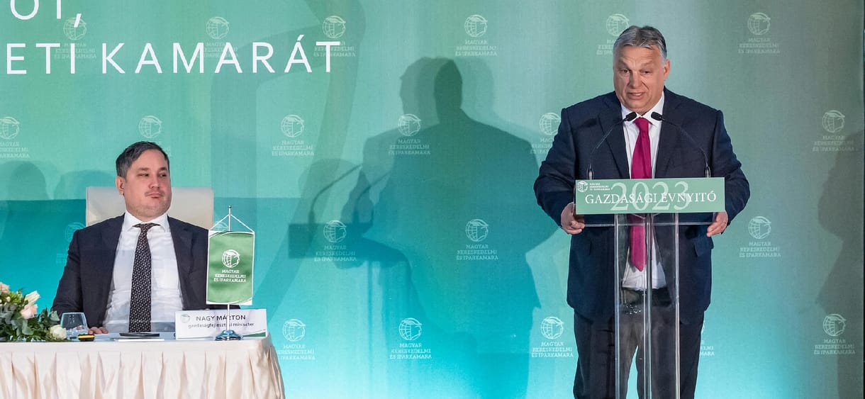 Orbán jobbra húzta Nagy Mártont, aki felért a csúcsra, de lesz-e szőke herceg fehér lovon?