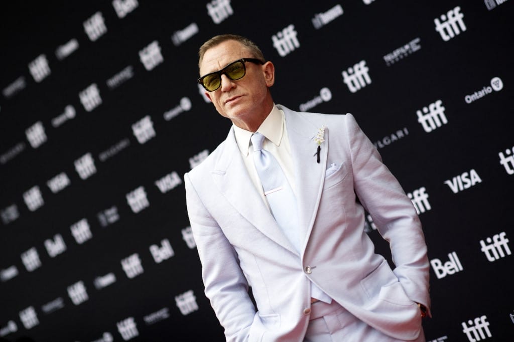 Daniel Craig úgy riszálja a csípőjét ebben a reklámban, ahogy csak Christopher Walken tudja