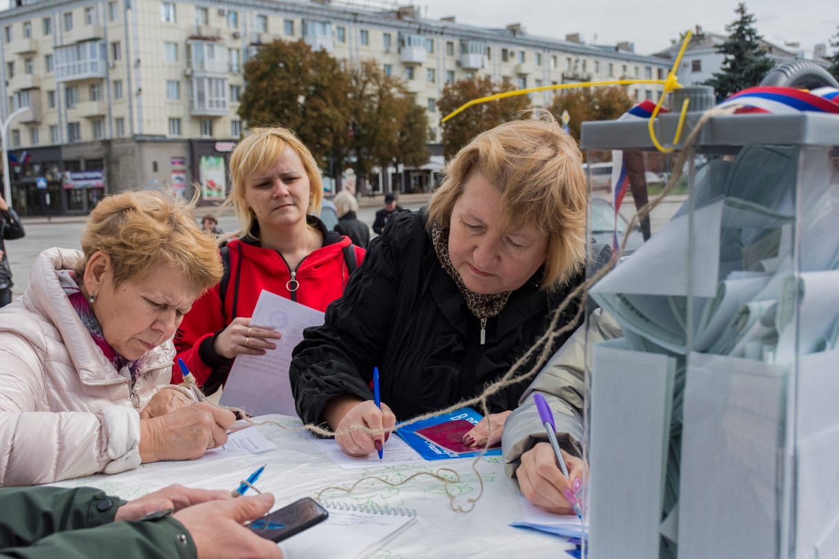 A valósággal köszönőviszonyban sem lévő részvételi adatokat közölnek az oroszok a „népszavazásokról”
