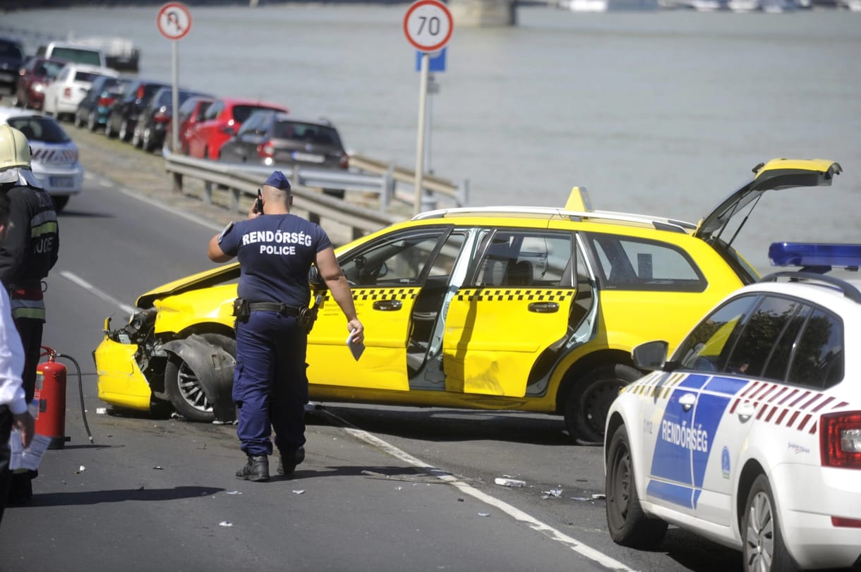 Előzetesbe kerülhet az üldözés után lekapcsolt budapesti taxis