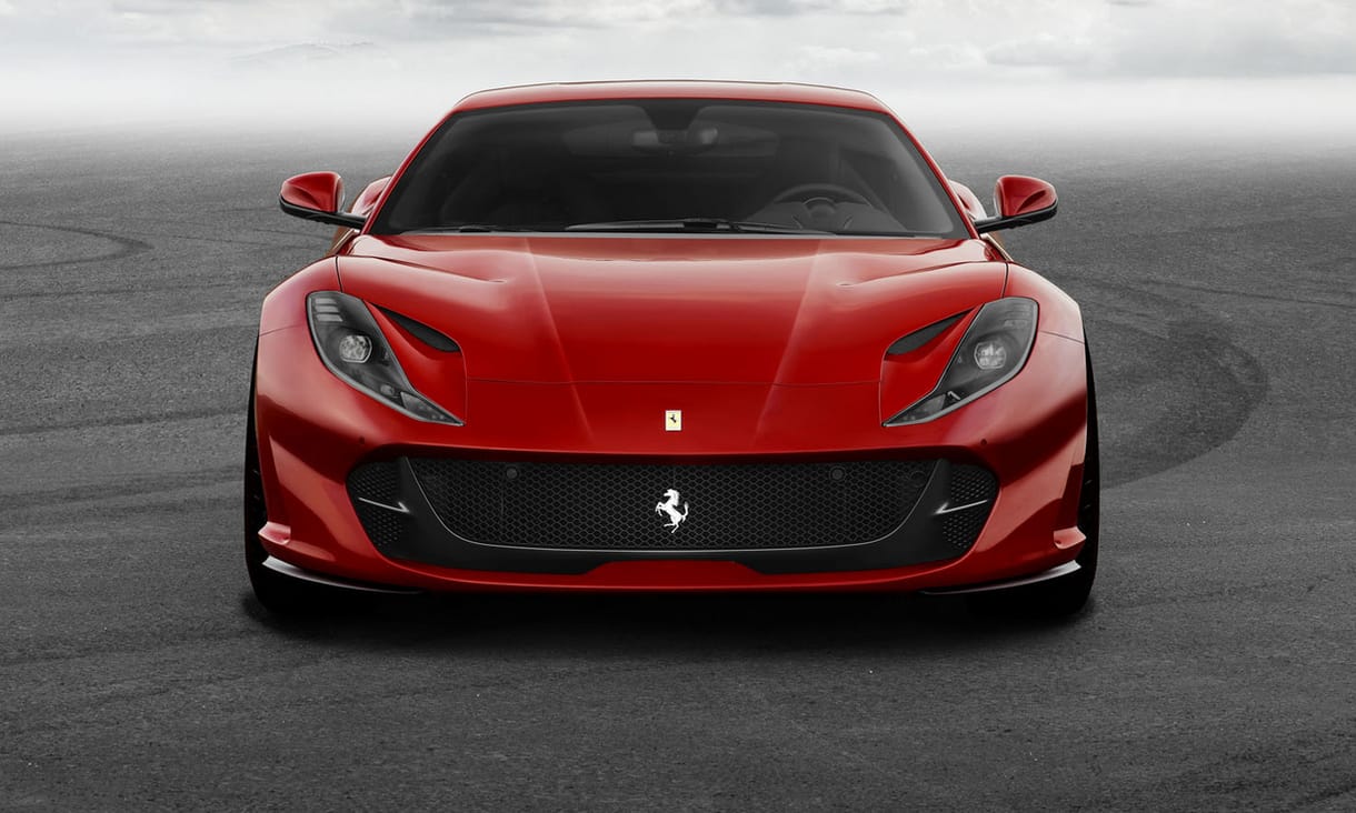 Tovább üvölt a szívó V12-es motor, jövőre újabb izgalmas Ferrari érkezik