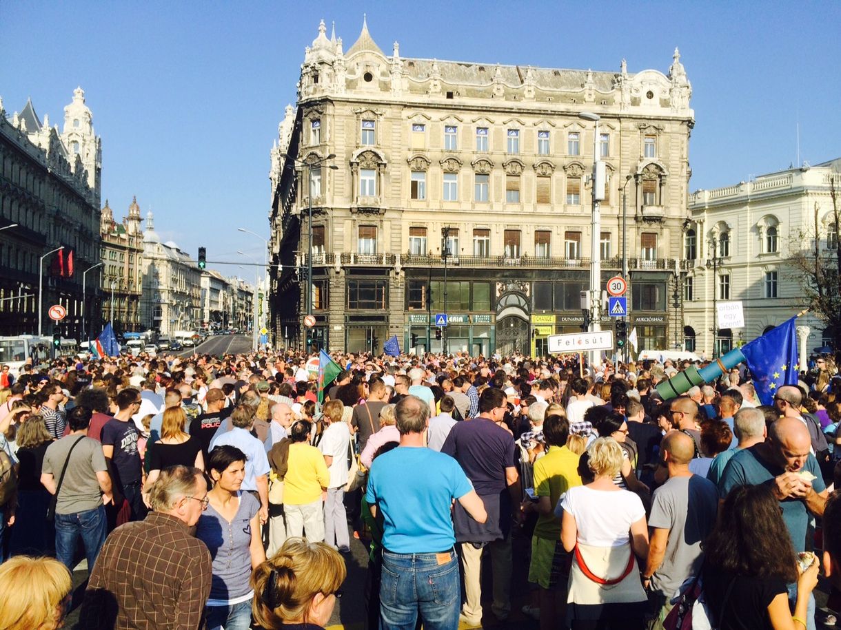 „Szégyelld magad, Orbán!” – szerényen vonul az Együtt