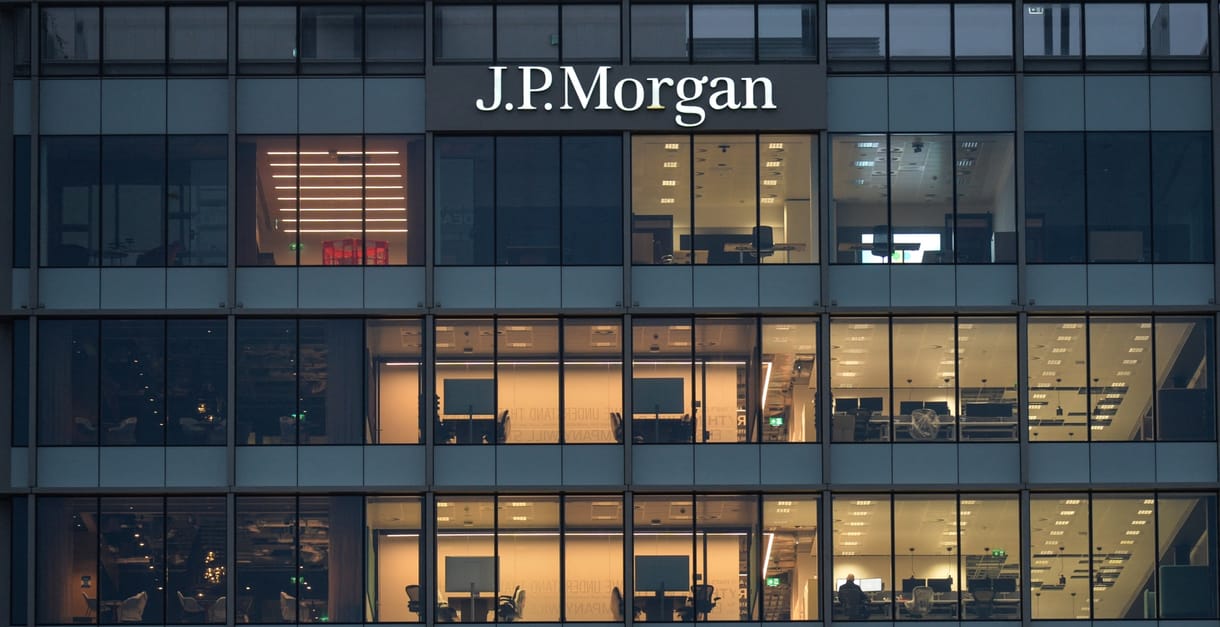 Közel 1 milliárd dollárt veszíthet a JPMorgan az Ukrajna elleni orosz háború miatt