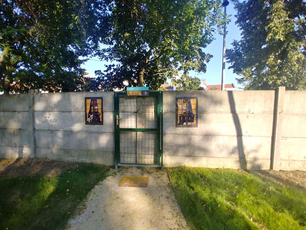 Betonfalra tettek kaput egy uniós pályázat miatt Szolnokon