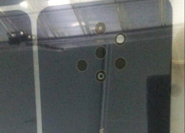 Érdekes fotó: nagyot dobhat a Nokia, 5 kamerás telefont adhat ki