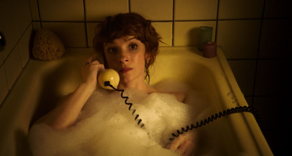 Ez lesz az új sláger a tábortüzeknél: szerelmes duett született a Hab című filmhez