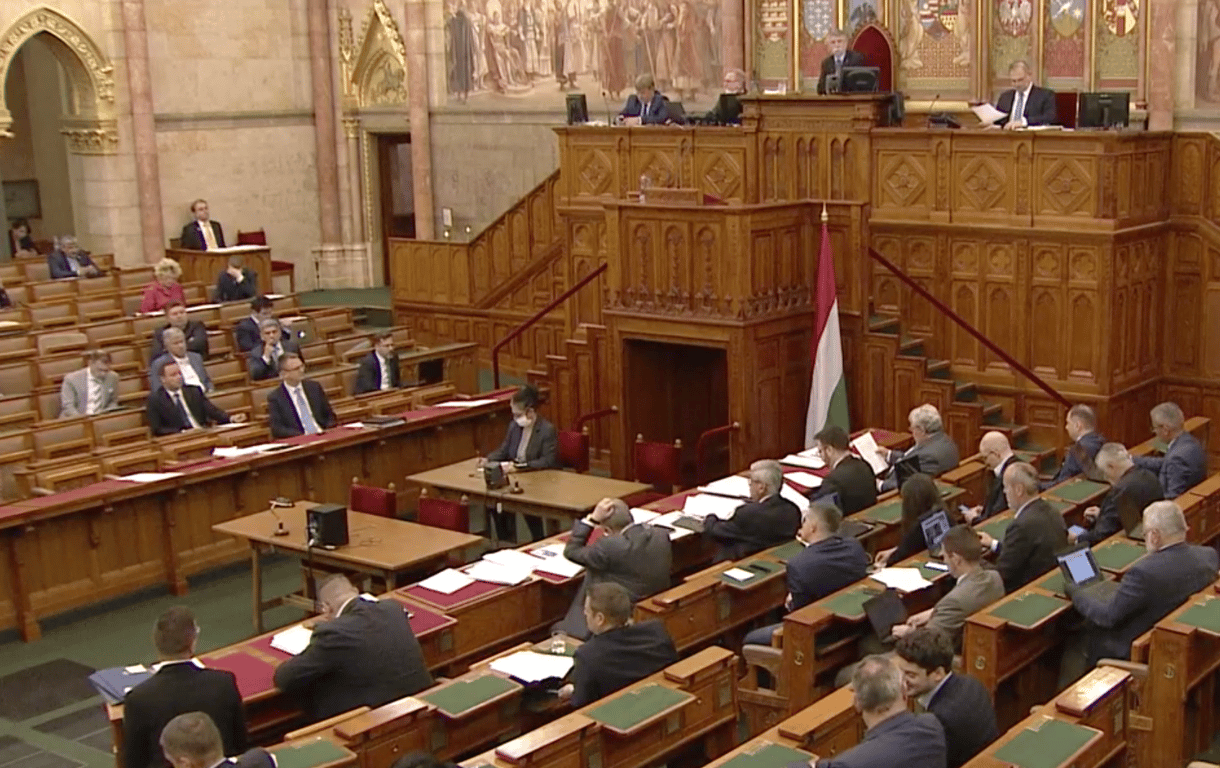 Az ellenzék elutasította saját, kiherélt klímajavaslatát, de a Fidesz megszavazta