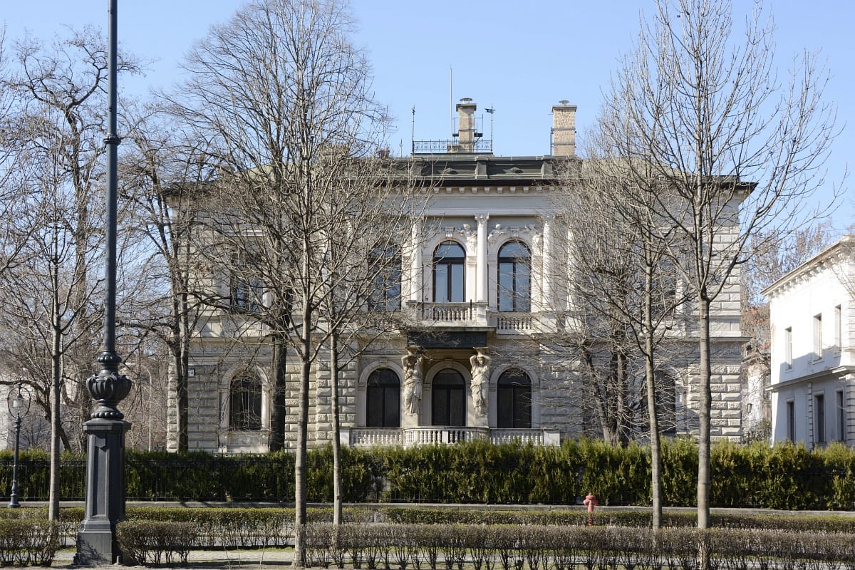 Katar egymilliárdért vett palotát az Andrássy úton – fotó