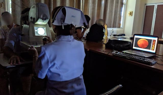 Csak belenéz az ember szemébe, és 100 százalékban kiszűri az autizmust