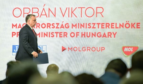 Egy mitikus ellenségkép kihasználásával mérgezik Magyarországon a politikát – lesújtó vélemény a The Guardiantól