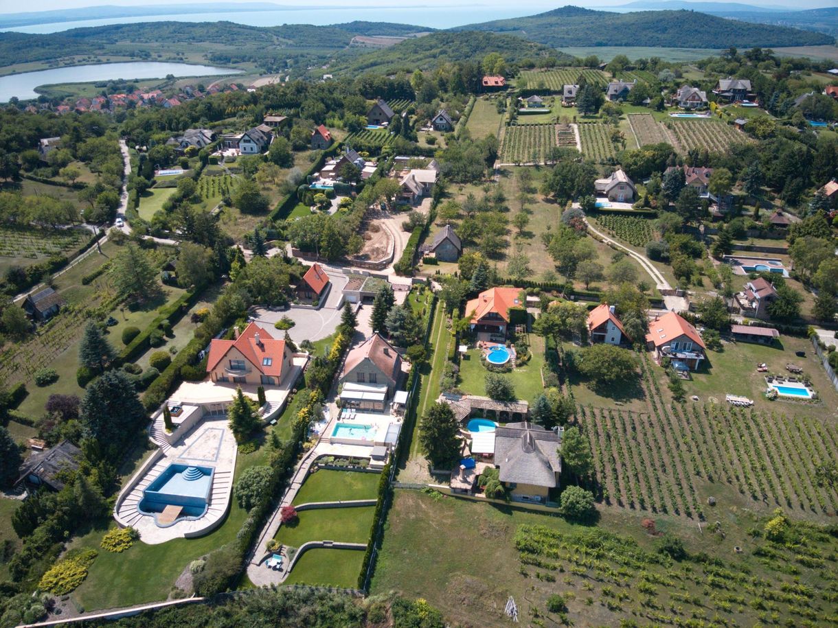 Meredeken nőnek az ingatlanárak a Balatonnál